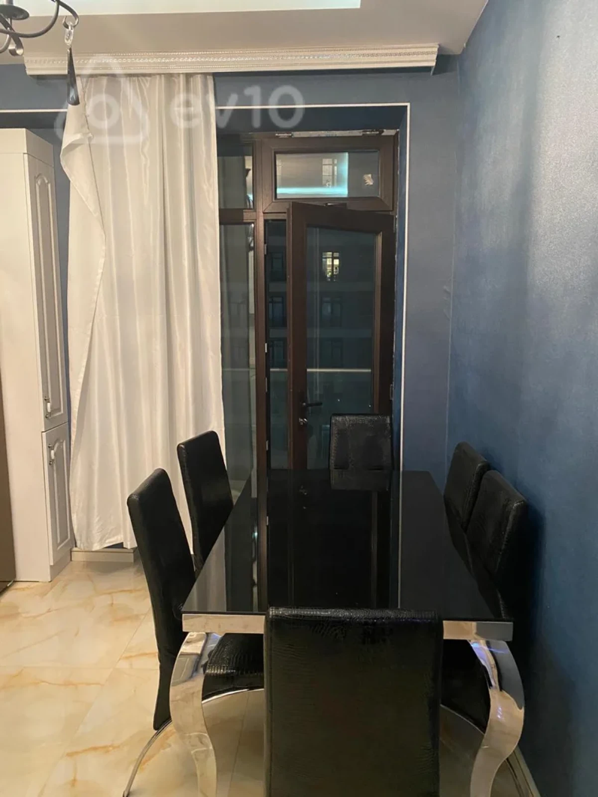 Kirayə verilir 3 otaqlı yeni tikili 145 m²