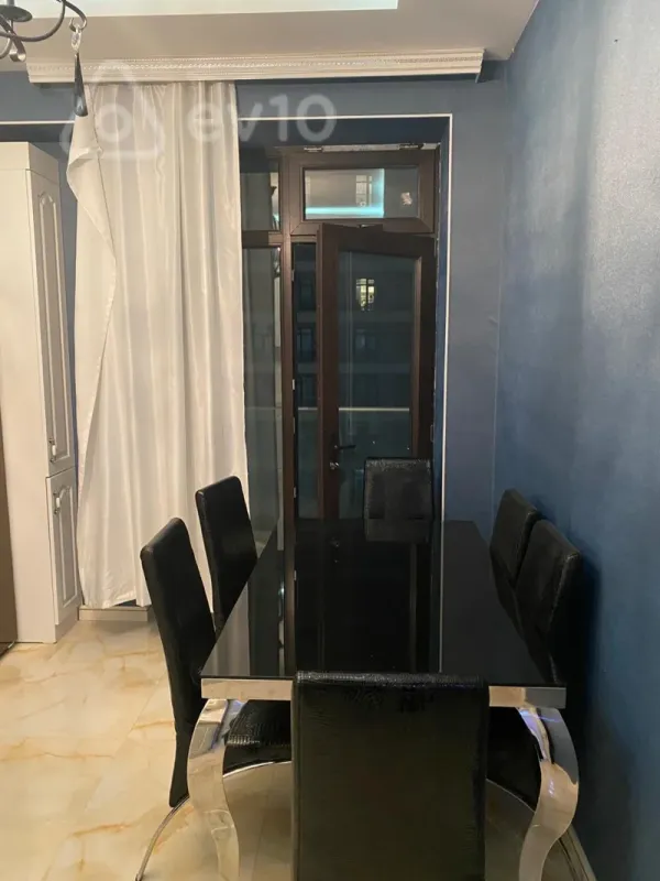 Kirayə verilir 3 otaqlı yeni tikili 145 m²