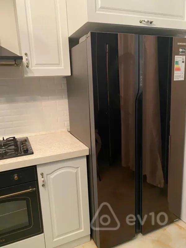 Kirayə verilir 3 otaqlı yeni tikili 145 m²