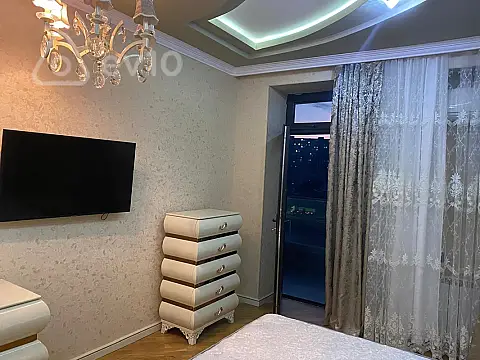 Kirayə verilir 3 otaqlı yeni tikili 145 m²