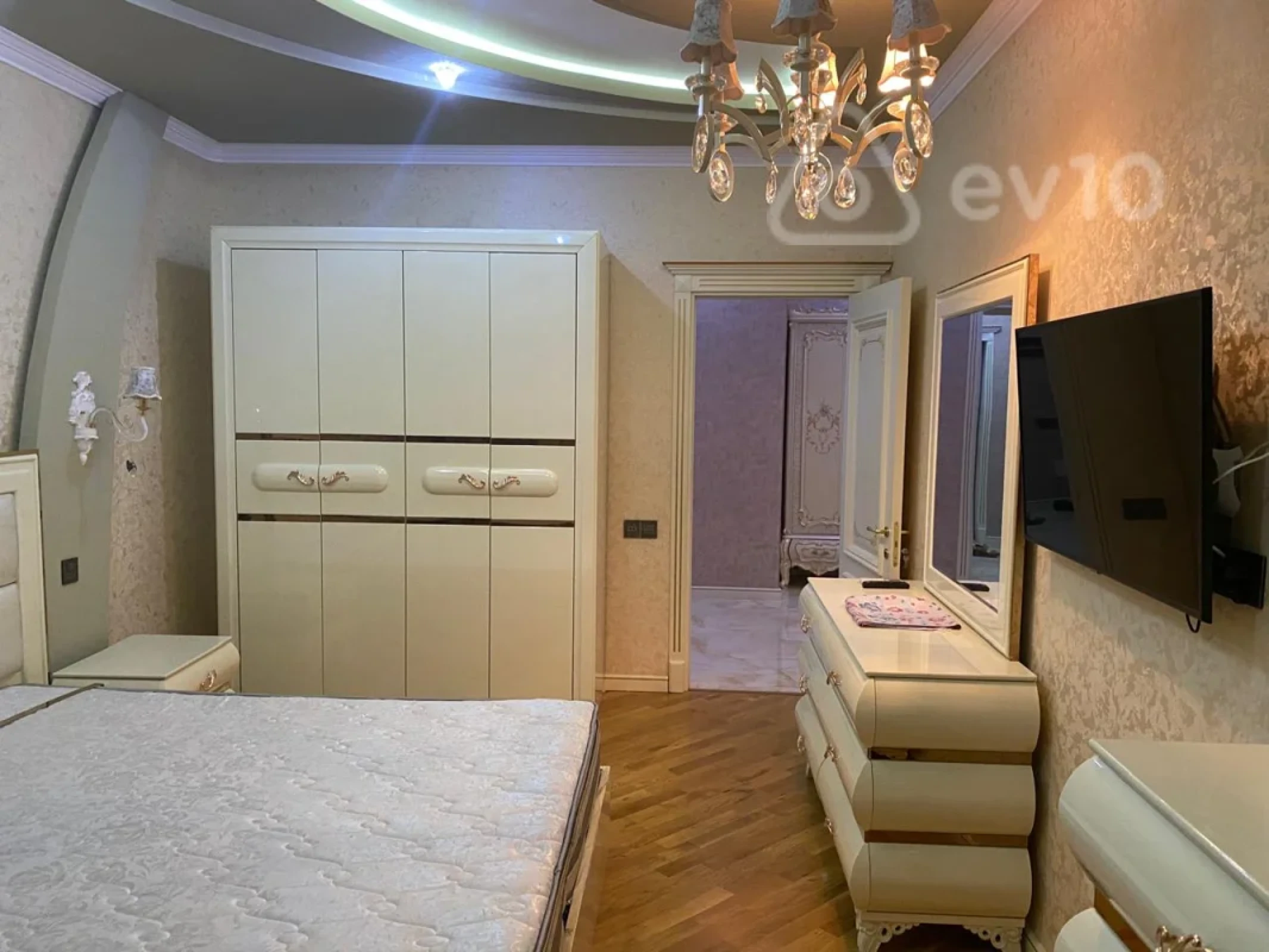 Kirayə verilir 3 otaqlı yeni tikili 145 m²