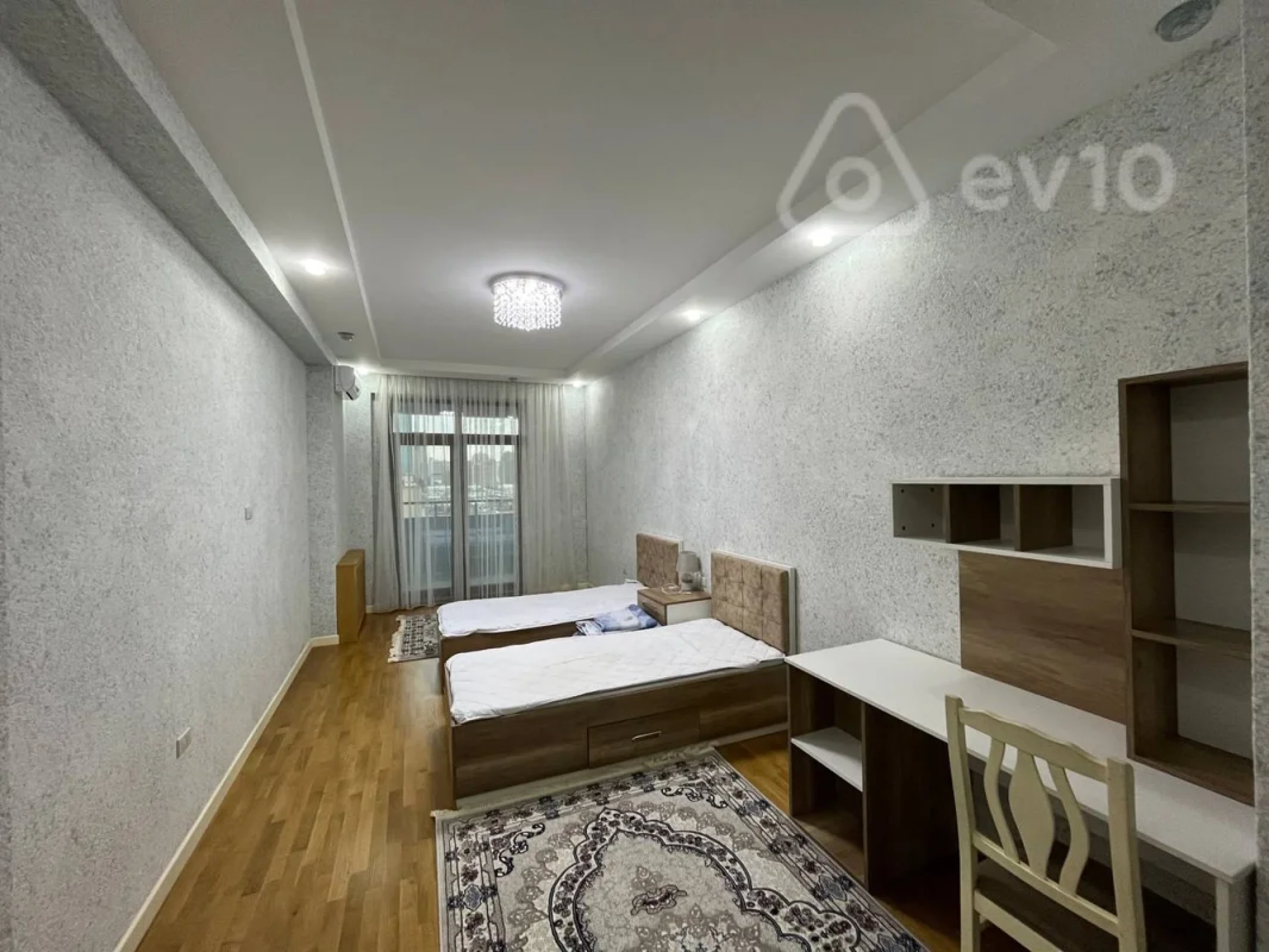 Kirayə verilir 4 otaqlı yeni tikili 240 m²