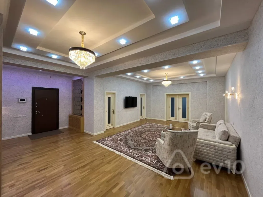 Kirayə verilir 4 otaqlı yeni tikili 240 m²