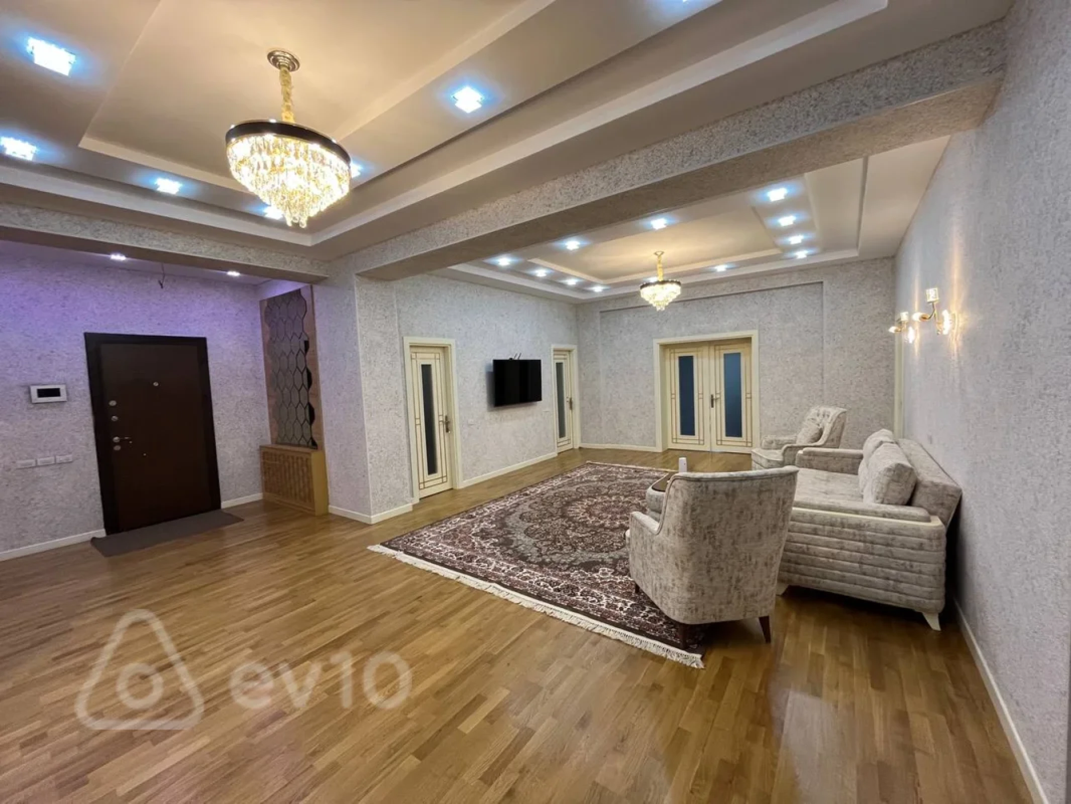 Kirayə verilir 4 otaqlı yeni tikili 240 m²