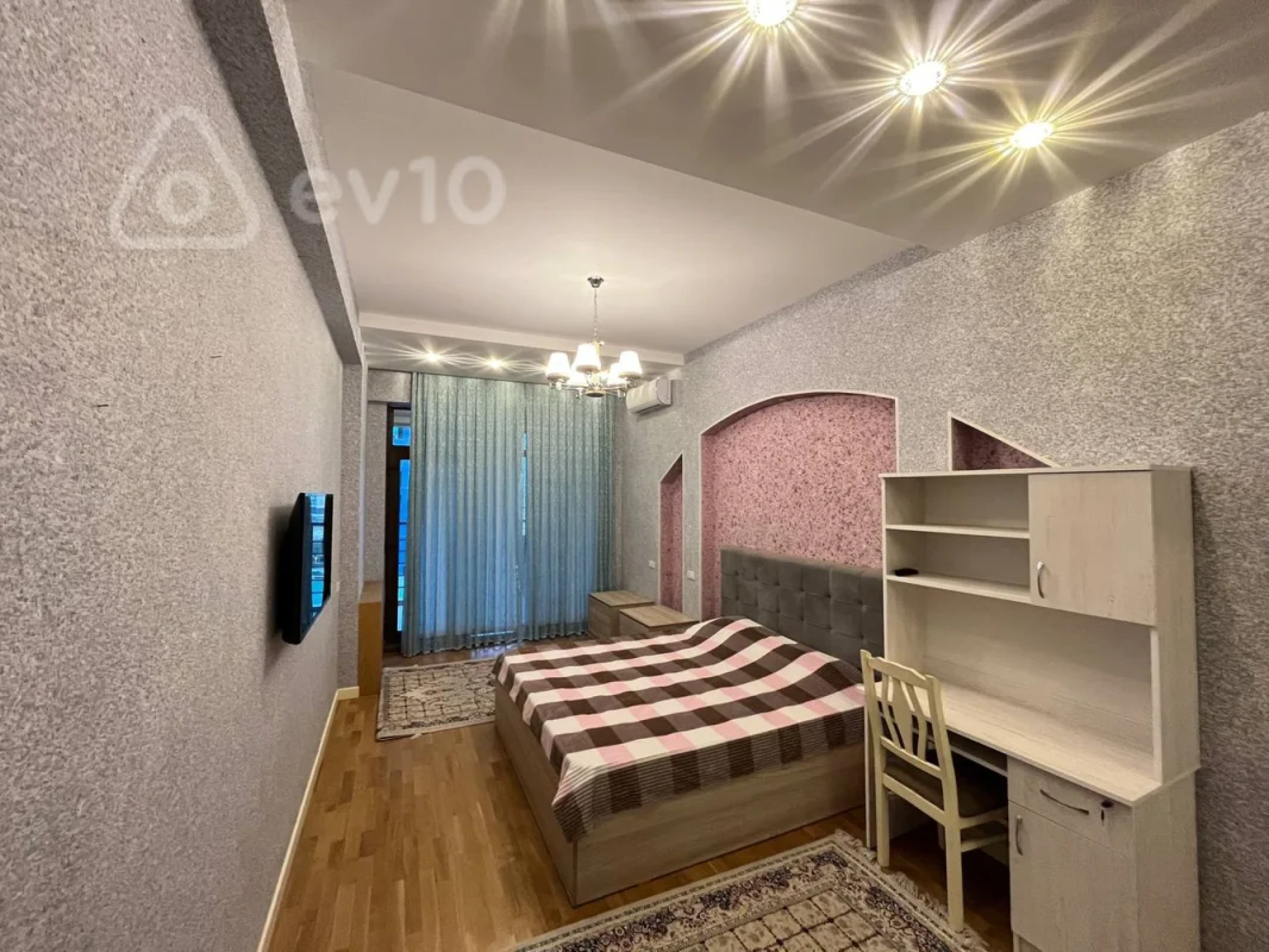Kirayə verilir 4 otaqlı yeni tikili 240 m²