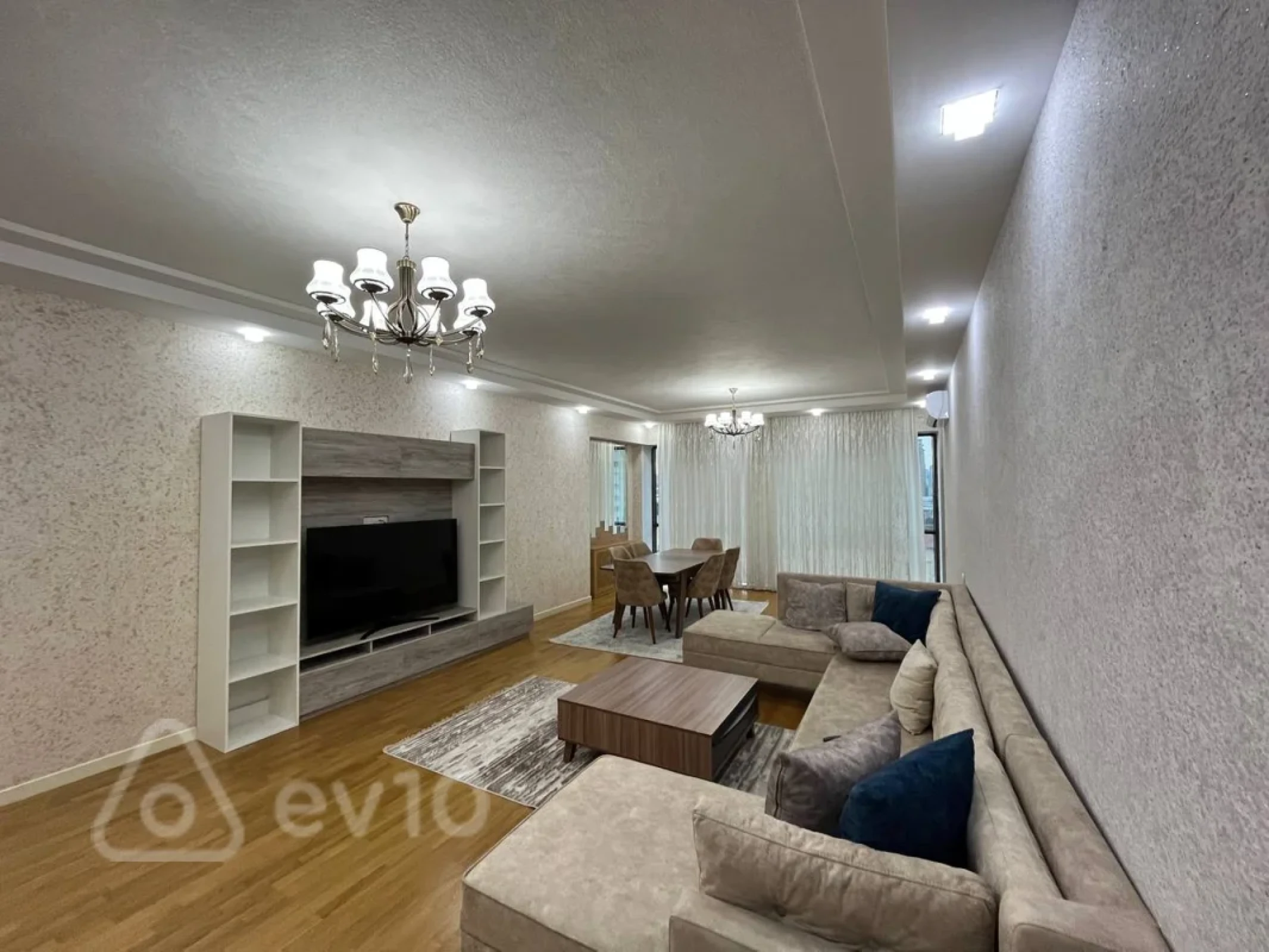 Kirayə verilir 4 otaqlı yeni tikili 240 m²