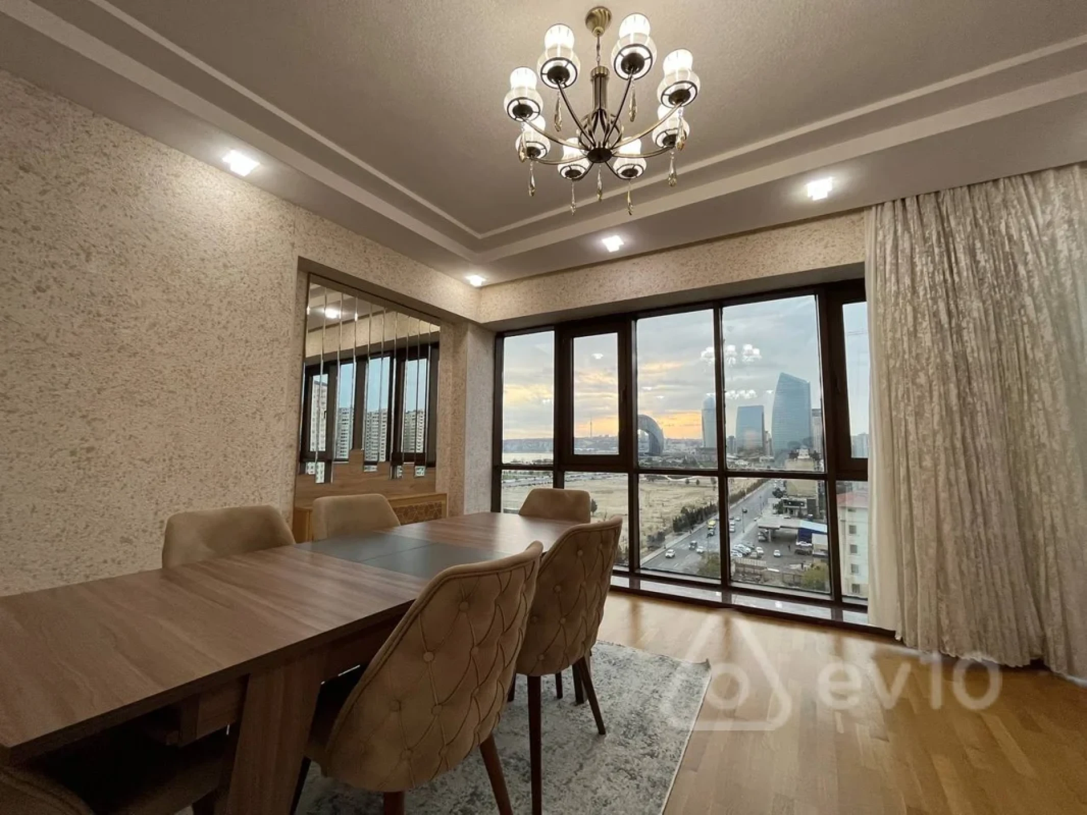 Kirayə verilir 4 otaqlı yeni tikili 240 m²