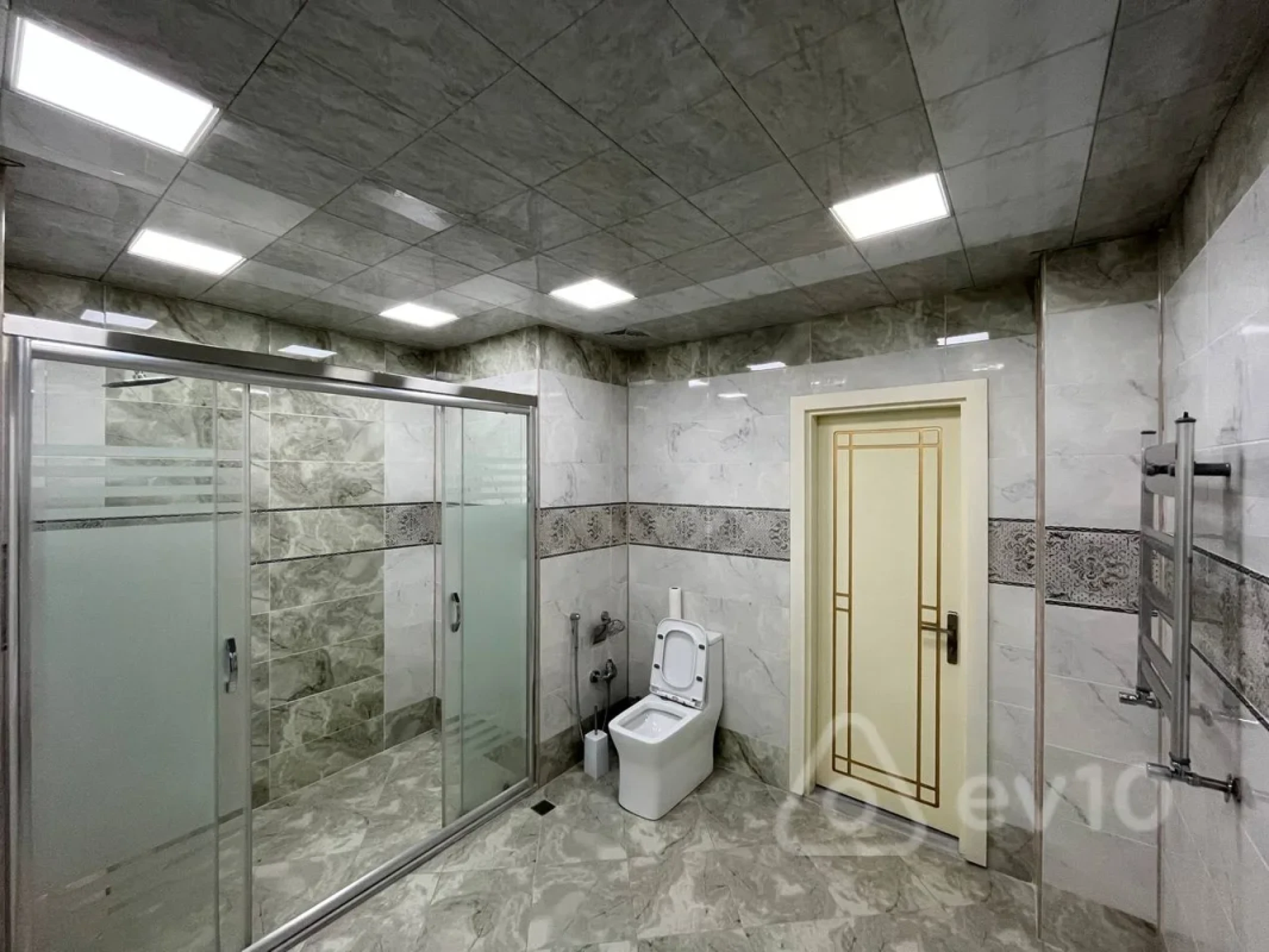Kirayə verilir 4 otaqlı yeni tikili 240 m²