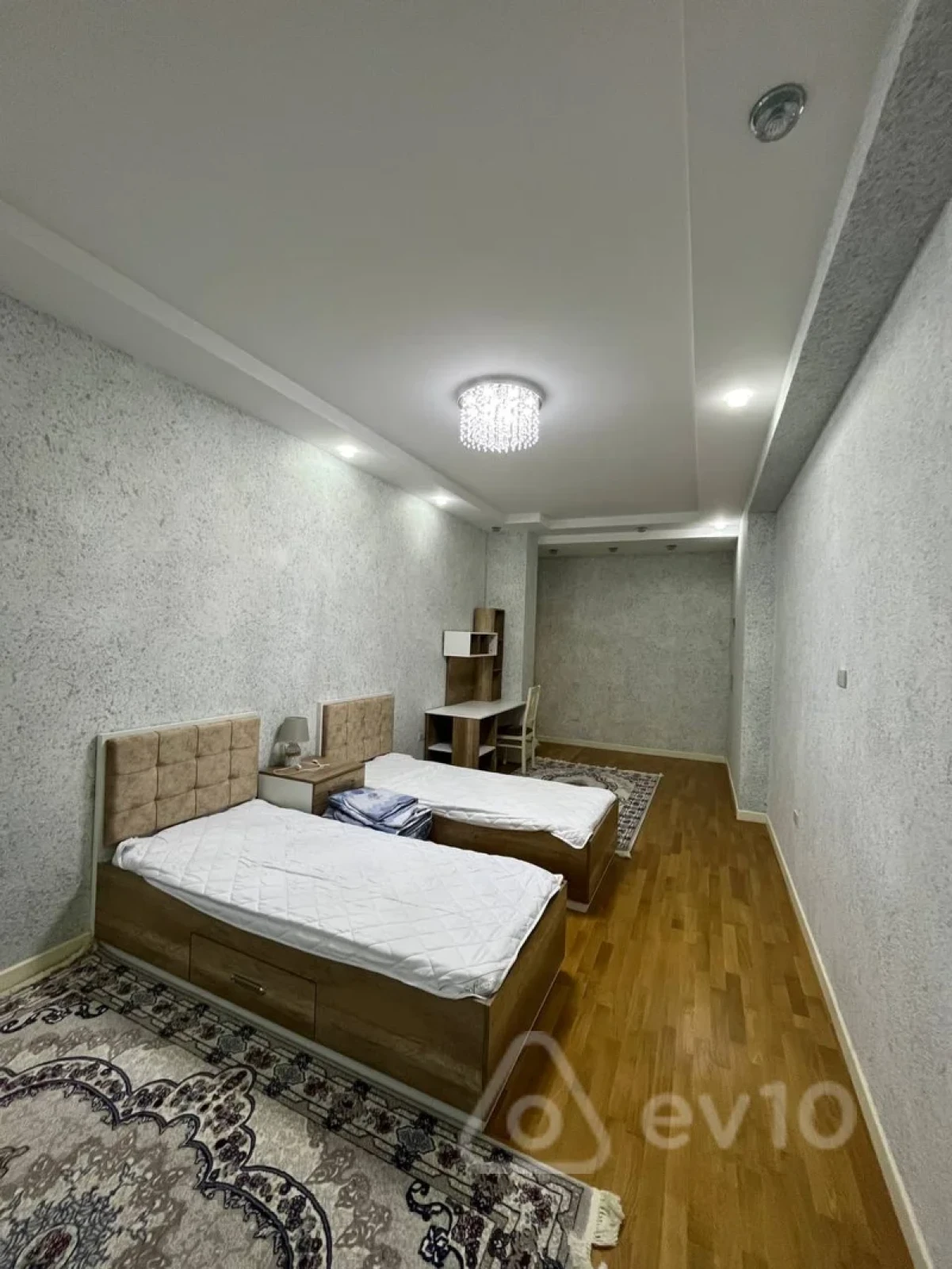 Kirayə verilir 4 otaqlı yeni tikili 240 m²