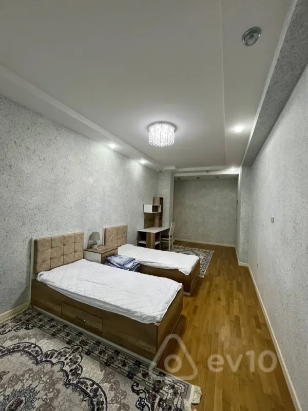 Kirayə verilir 4 otaqlı yeni tikili 240 m²