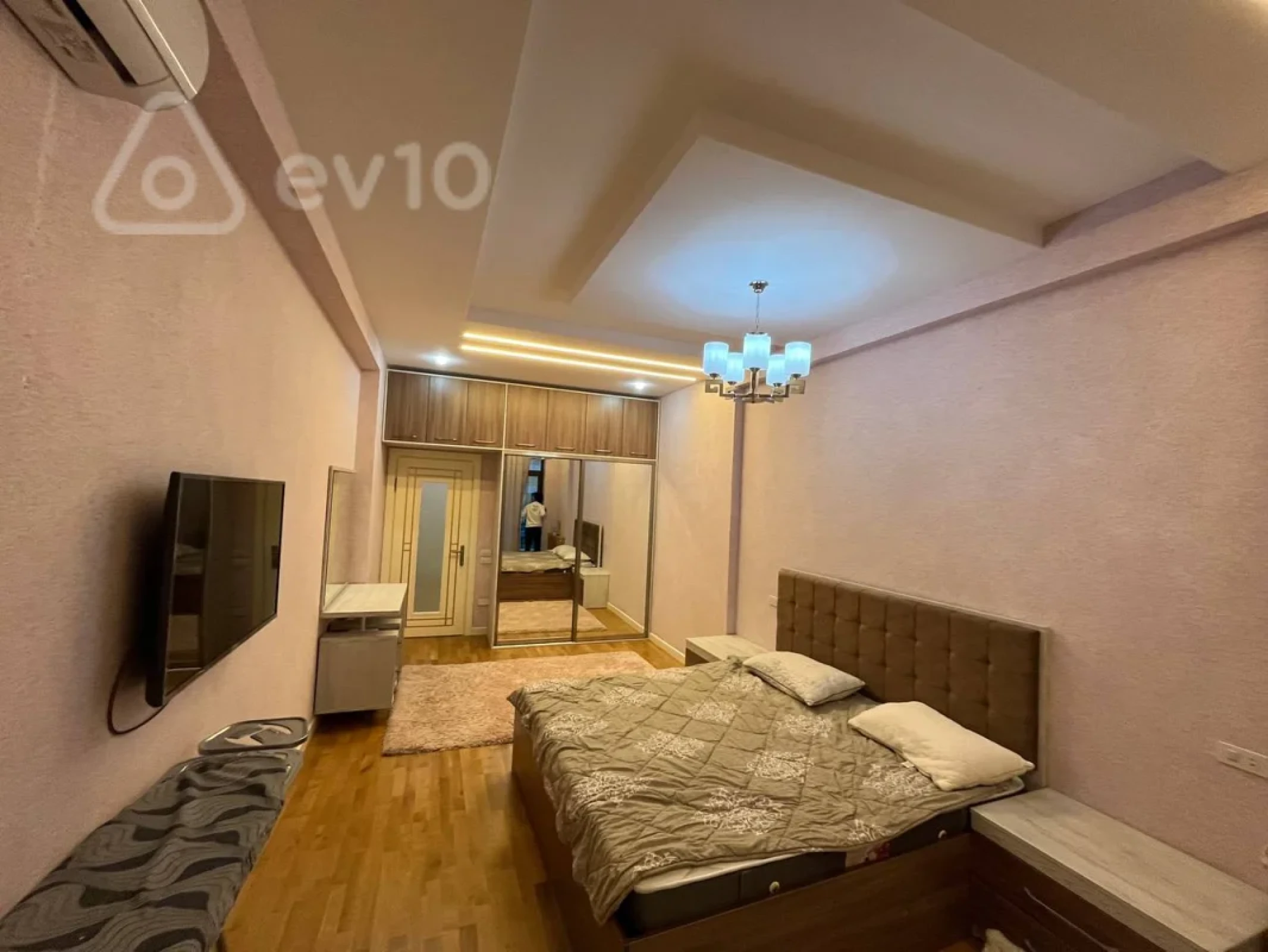 Kirayə verilir 4 otaqlı yeni tikili 240 m²