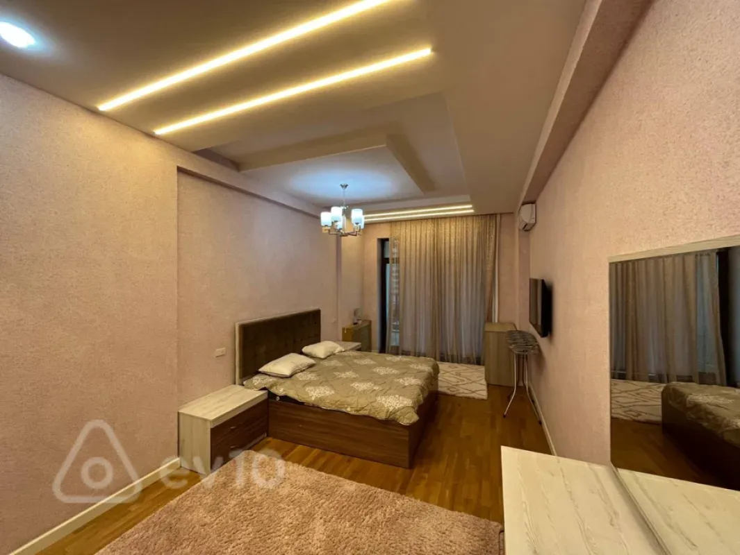 Kirayə verilir 4 otaqlı yeni tikili 240 m²