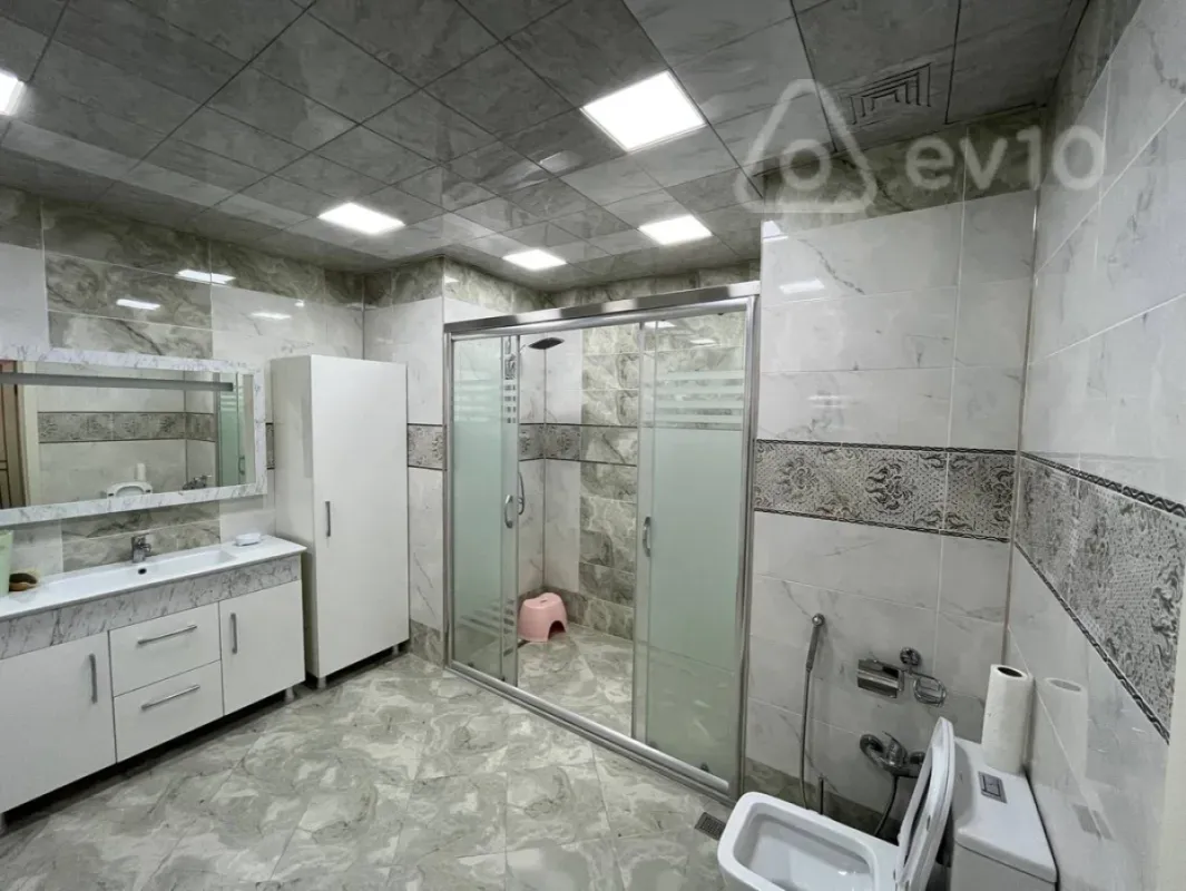 Kirayə verilir 4 otaqlı yeni tikili 240 m²