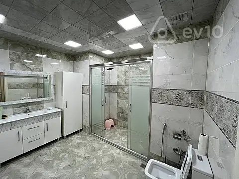 Kirayə verilir 4 otaqlı yeni tikili 240 m²