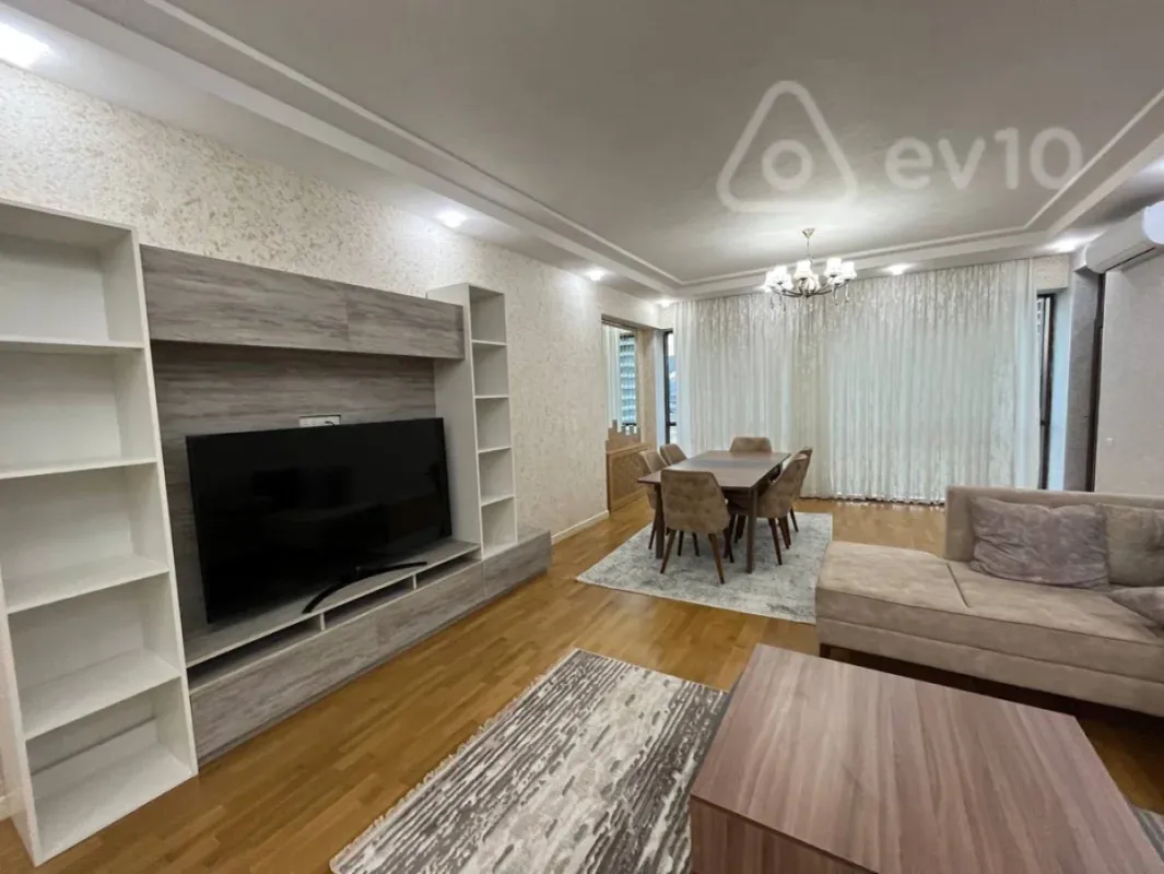 Kirayə verilir 4 otaqlı yeni tikili 240 m²