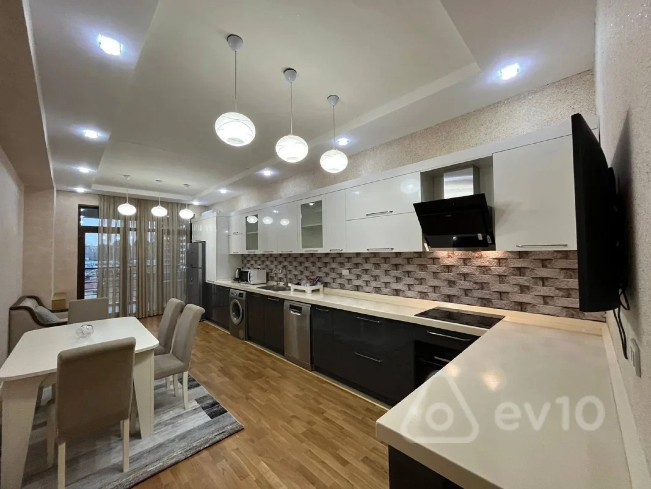 Kirayə verilir 4 otaqlı yeni tikili 240 m²