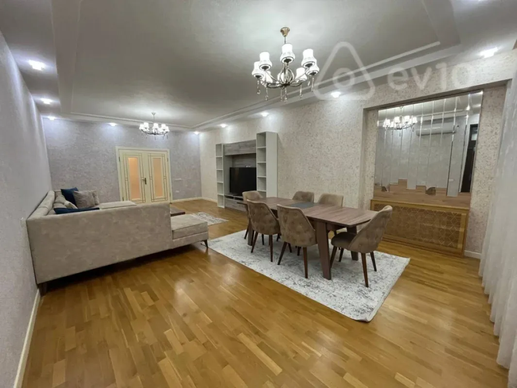Kirayə verilir 4 otaqlı yeni tikili 240 m²