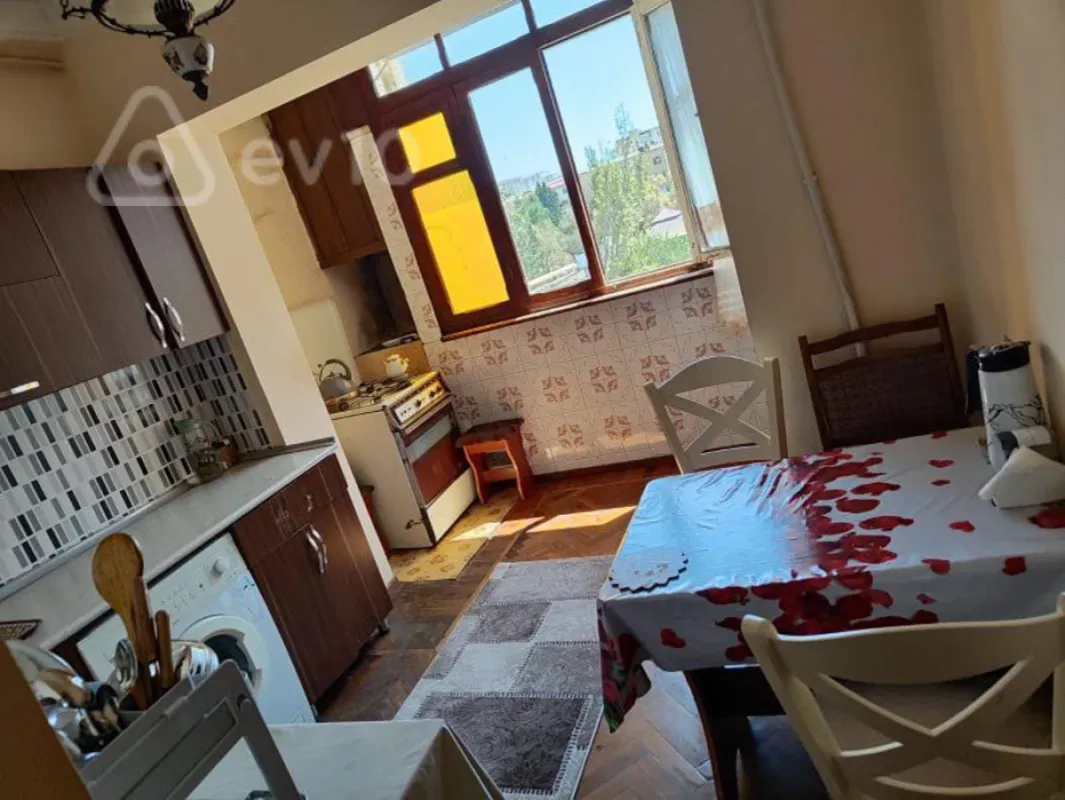 Kirayə verilir 3 otaqlı köhnə tikili 65 m²
