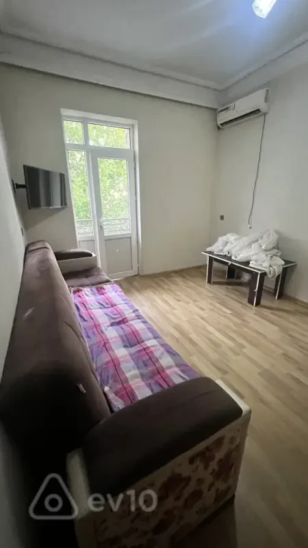 Kirayə verilir 2 otaqlı köhnə tikili 65 m²