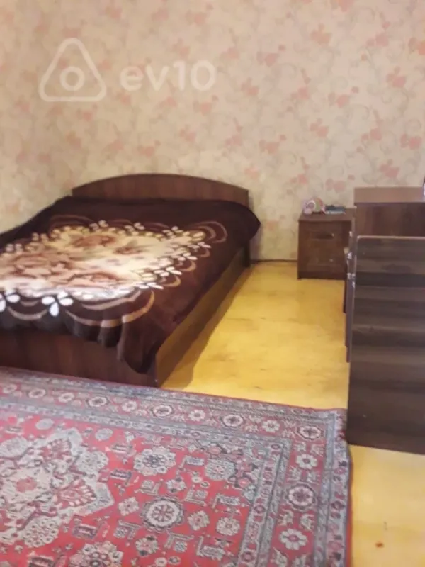 Kirayə verilir 3 otaqlı köhnə tikili 80 m²