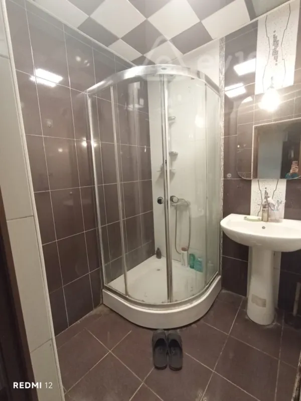 Kirayə verilir 3 otaqlı köhnə tikili 80 m²