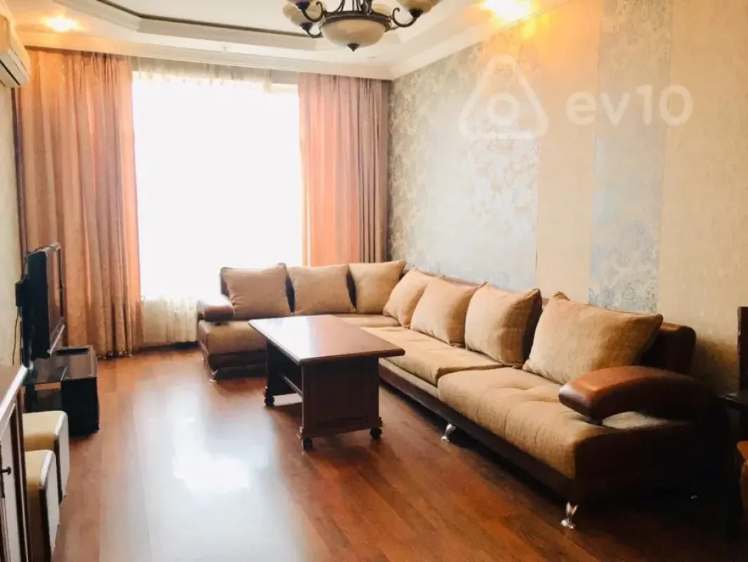 Kirayə verilir 3 otaqlı yeni tikili 100 m²