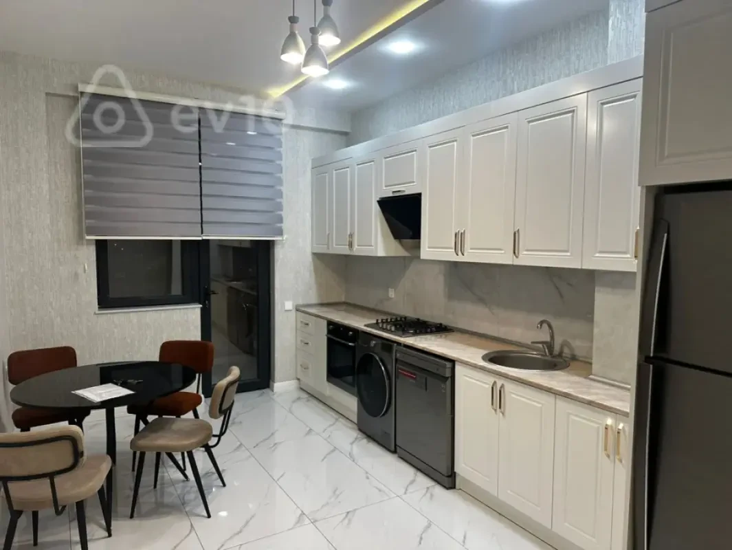 Kirayə verilir 2 otaqlı yeni tikili 80 m²