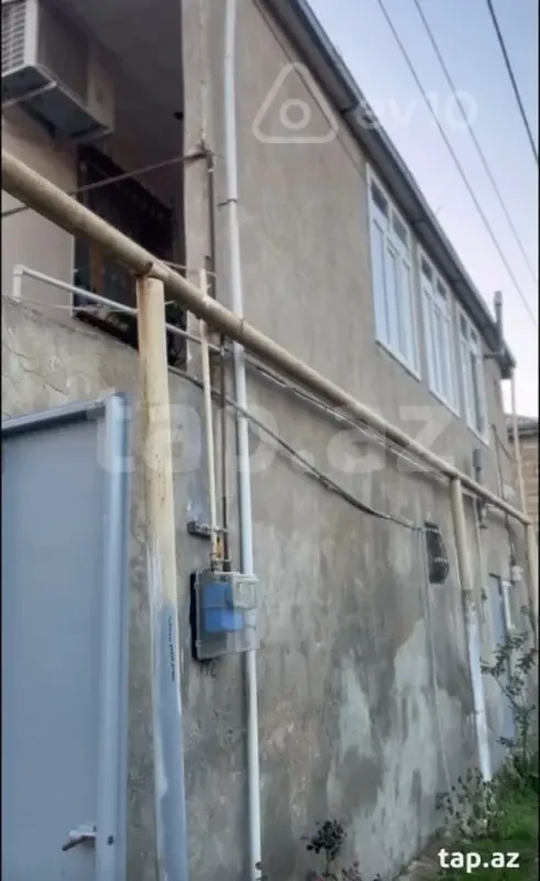 Satılır 8 otaqlı həyət evi 200 m²