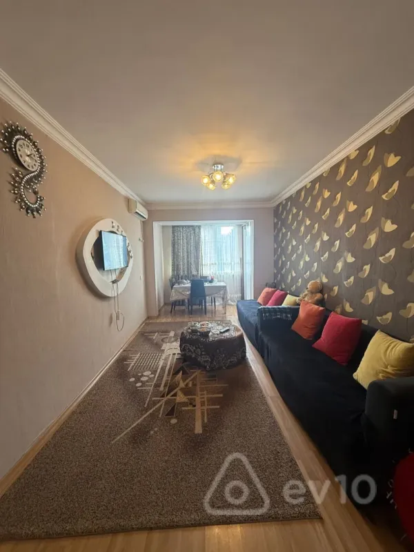 Kirayə verilir 2 otaqlı köhnə tikili 65 m²