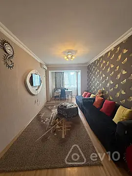 Kirayə verilir 2 otaqlı köhnə tikili 65 m²
