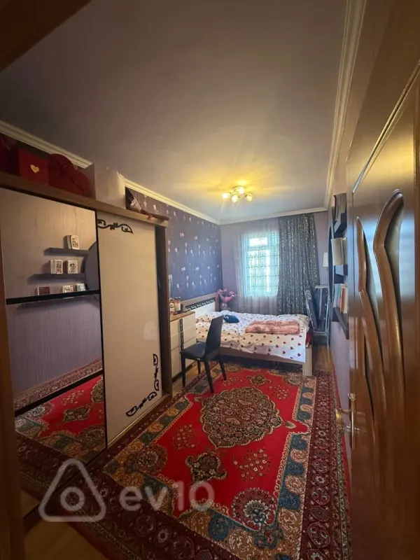 Kirayə verilir 2 otaqlı köhnə tikili 65 m²