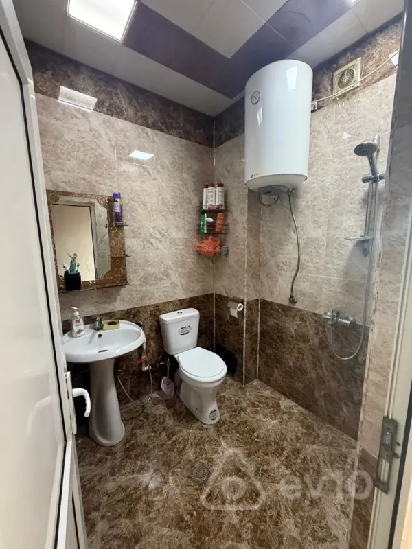Kirayə verilir 2 otaqlı köhnə tikili 65 m²