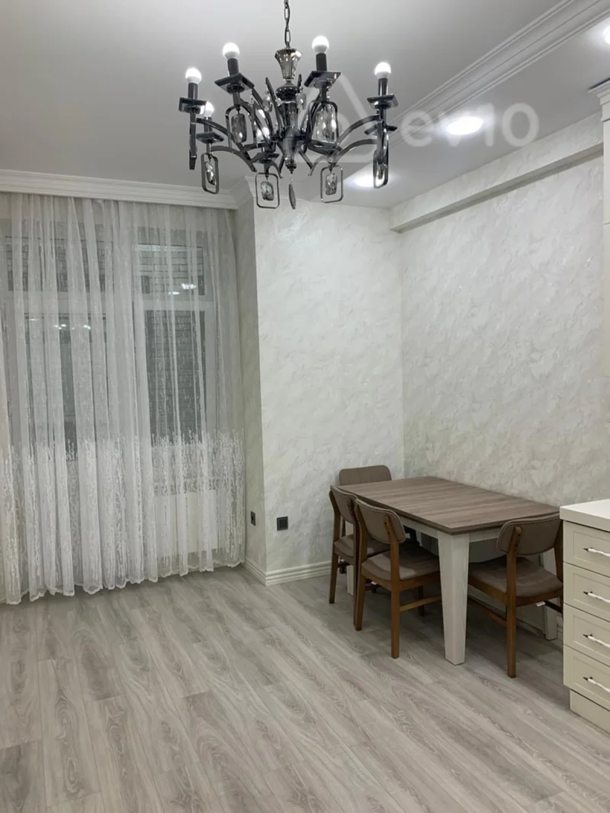 Kirayə verilir 2 otaqlı yeni tikili 65 m²