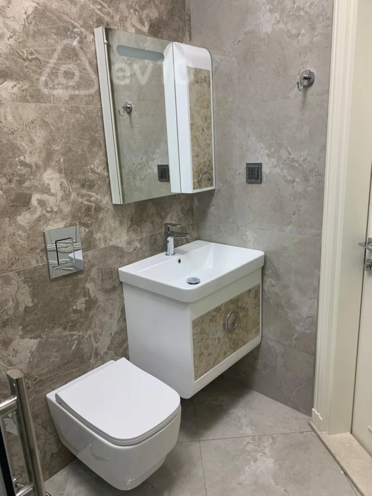 Kirayə verilir 2 otaqlı yeni tikili 65 m²