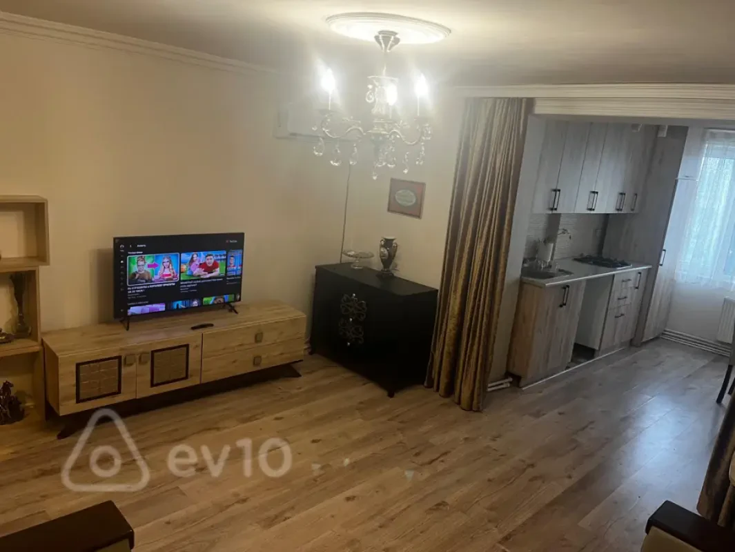Kirayə verilir 2 otaqlı köhnə tikili 65 m²