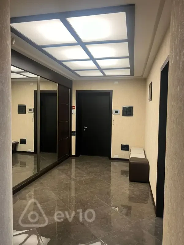 Kirayə verilir 3 otaqlı yeni tikili 130 m²