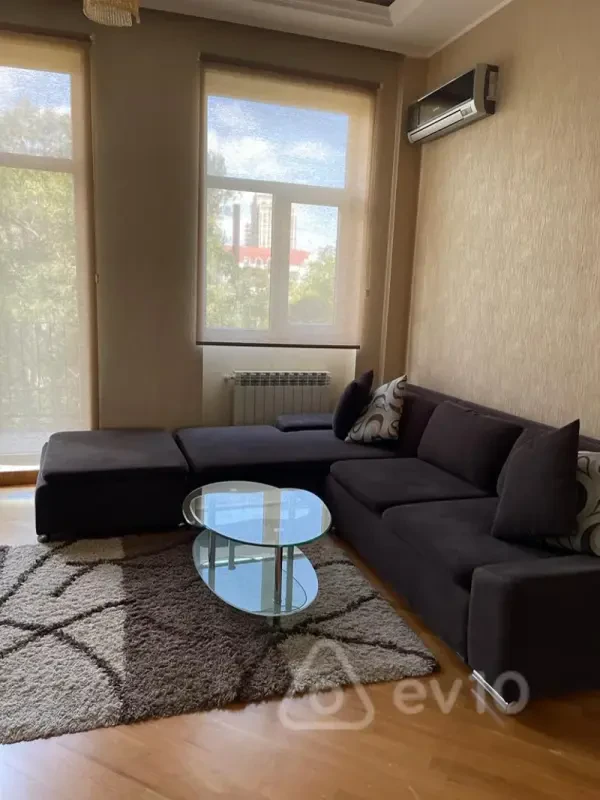 Kirayə verilir 2 otaqlı köhnə tikili 90 m²