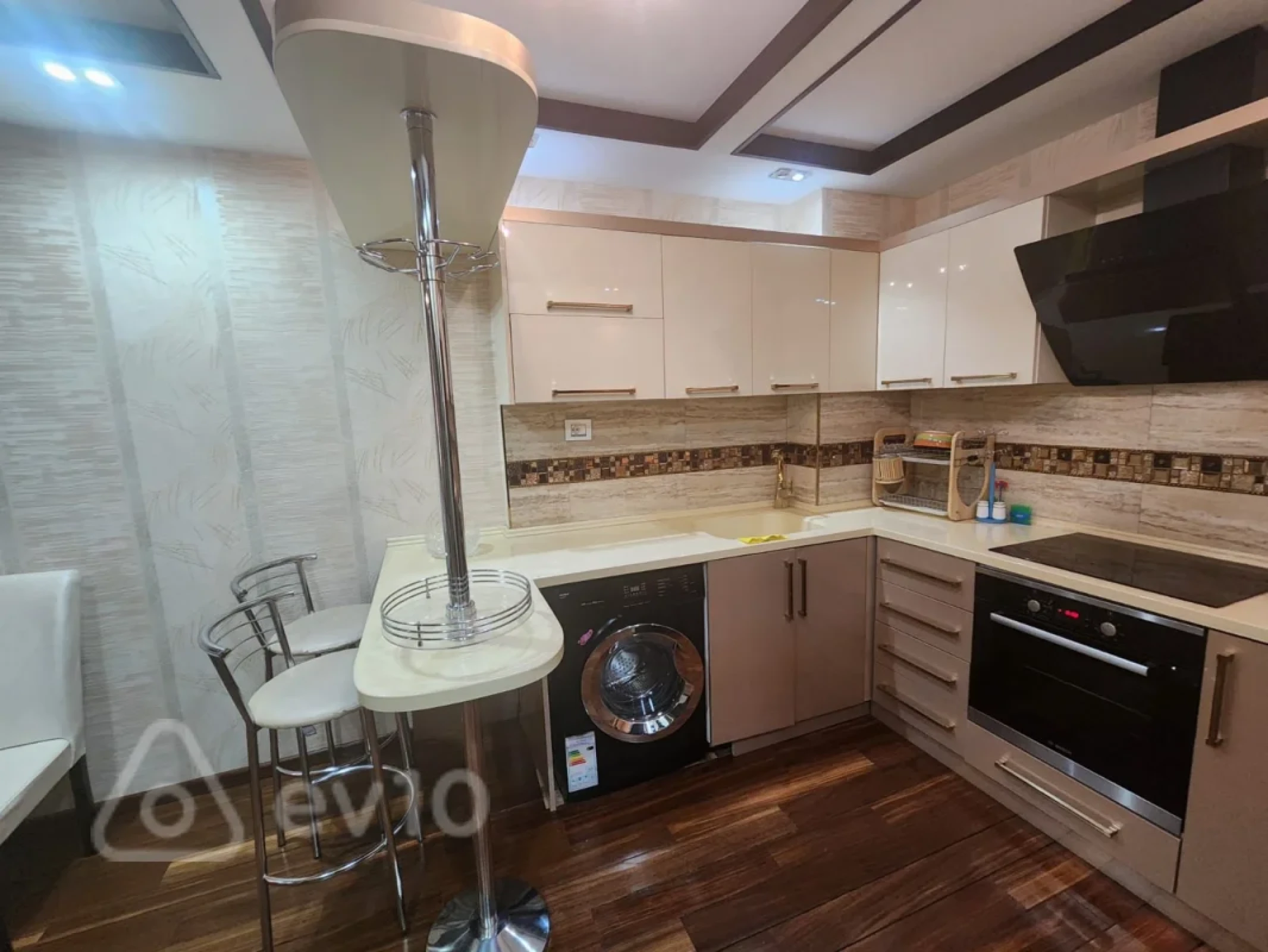 Kirayə verilir 2 otaqlı yeni tikili 80 m²