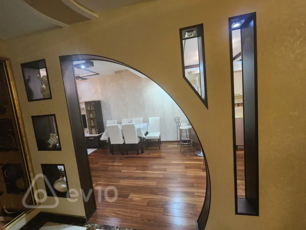 Kirayə verilir 2 otaqlı yeni tikili 80 m²