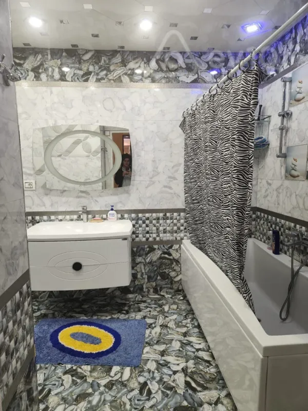 Kirayə verilir 2 otaqlı yeni tikili 80 m²