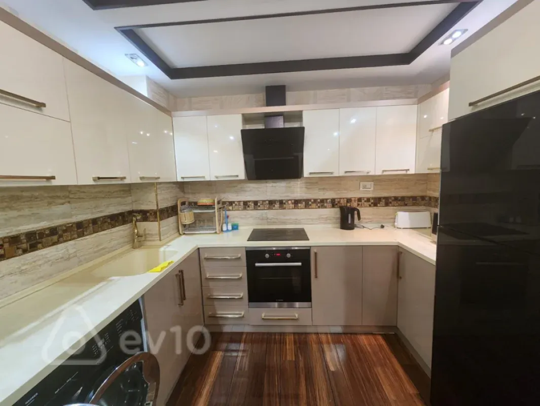 Kirayə verilir 2 otaqlı yeni tikili 80 m²