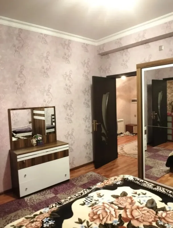 Kirayə verilir 3 otaqlı yeni tikili 80 m²