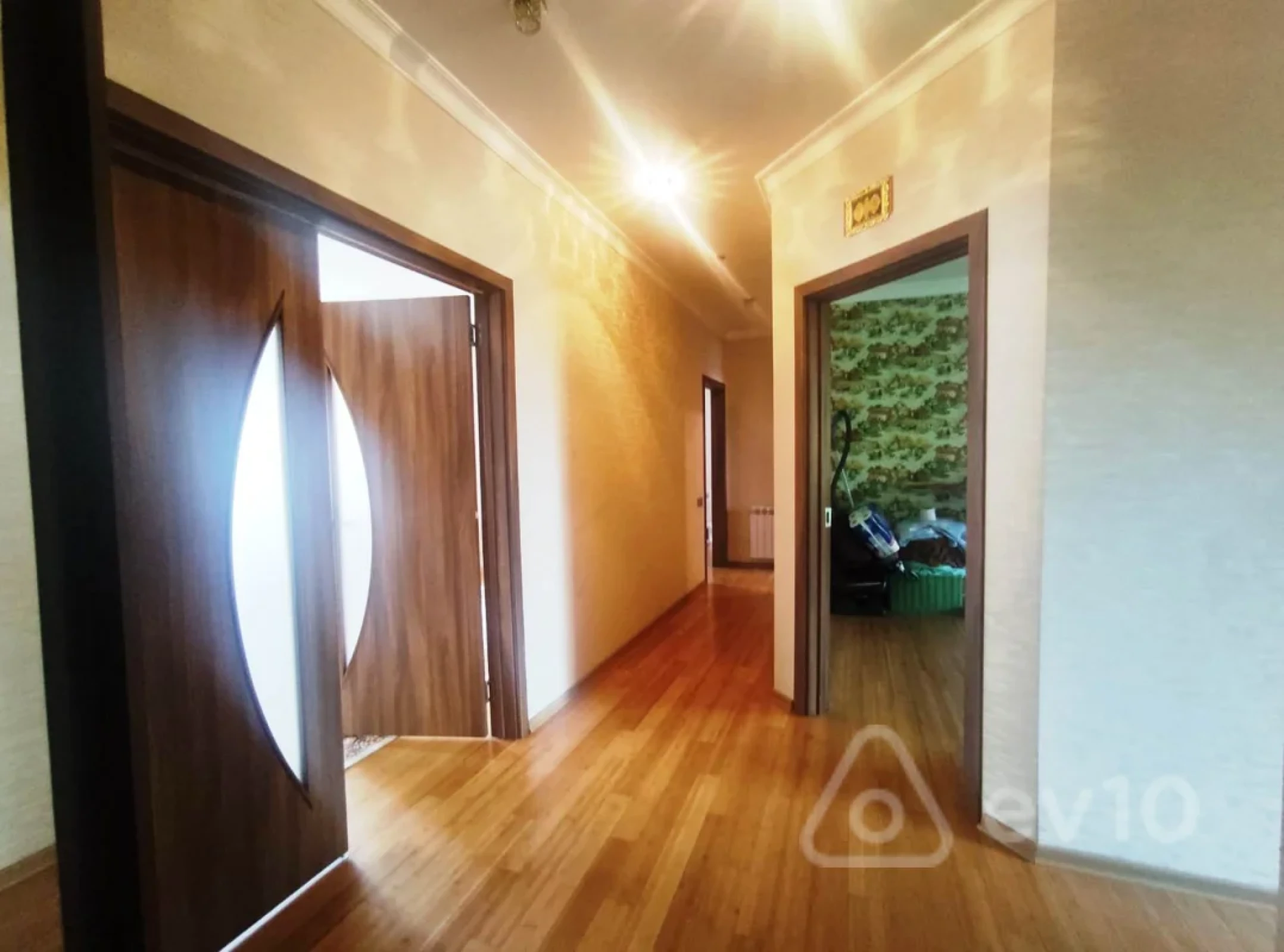 Satılır 5 otaqlı köhnə tikili 125 m²