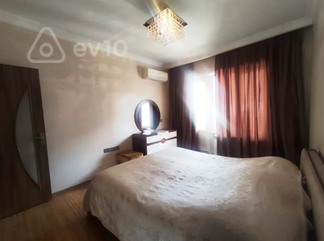 Satılır 5 otaqlı köhnə tikili 125 m²