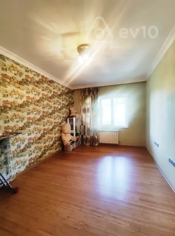 Satılır 5 otaqlı köhnə tikili 125 m²