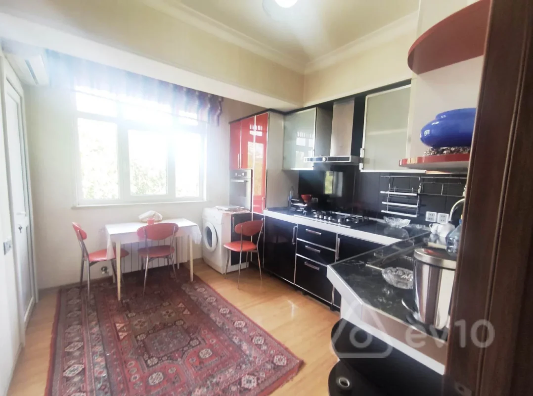 Satılır 5 otaqlı köhnə tikili 125 m²