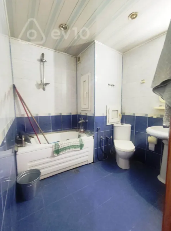 Satılır 5 otaqlı köhnə tikili 125 m²