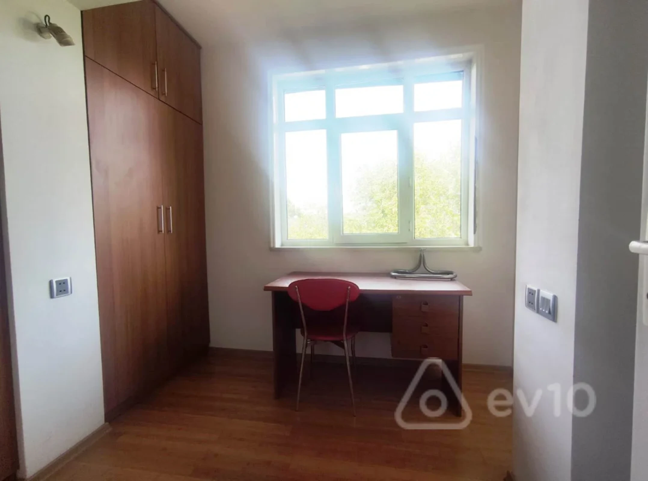 Satılır 5 otaqlı köhnə tikili 125 m²