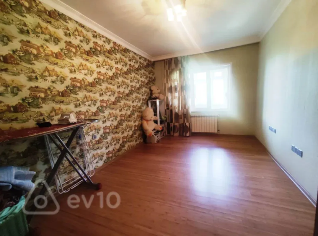 Satılır 5 otaqlı köhnə tikili 125 m²