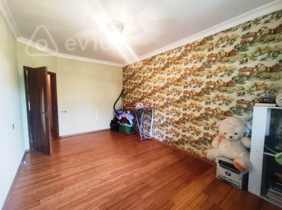 Satılır 5 otaqlı köhnə tikili 125 m²